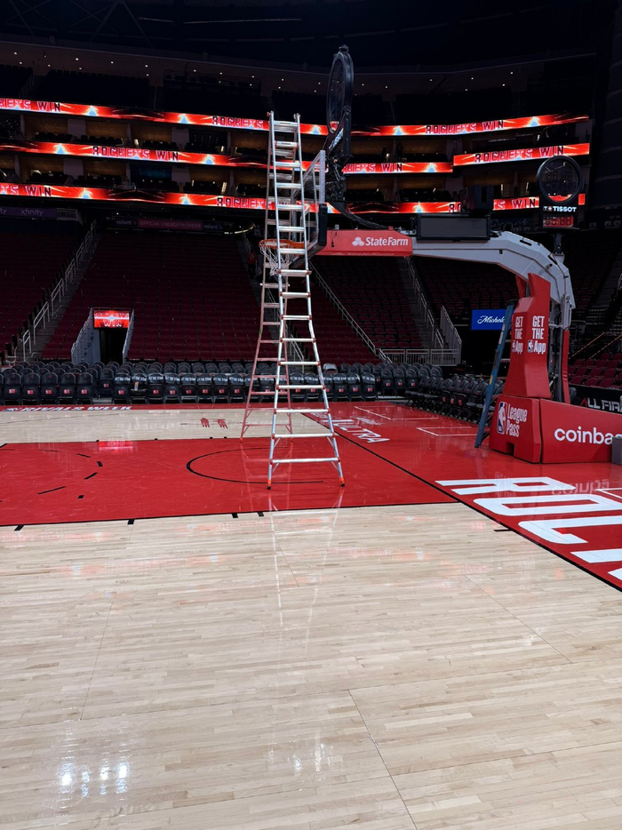 kaiyun网站-杜兰特调侃篮筐歪斜，笑称队友赛前挂筐不专业|凯文·杜兰特|火箭|马刺|运动员发声|休斯敦火箭队_新浪体育_新浪新闻