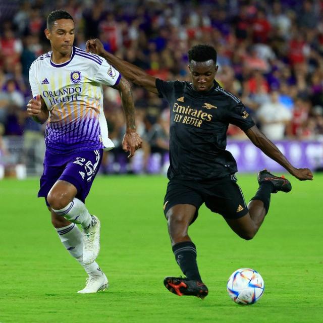 kaiyun网站-阿森纳热身场边比比赛更吸睛 津琴科来了谁会走？