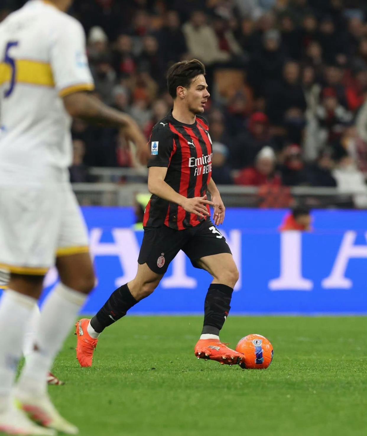 开云官方-挺过来了？米兰后发优势渐显，一周一赛成常态，替补球员回血