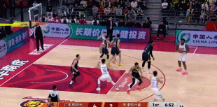 开云官方-菜鸡互啄！鬼才杜锋奇葩怪阵激活胡明轩，末节导演20-7逆转天津