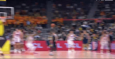 开云官方-菜鸡互啄！鬼才杜锋奇葩怪阵激活胡明轩，末节导演20-7逆转天津